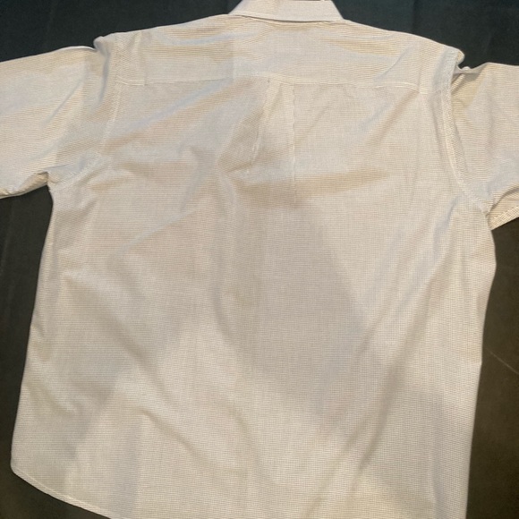 Arrow men button down blue and white plaid with a pocket. Size large. - Picture 5 of 6